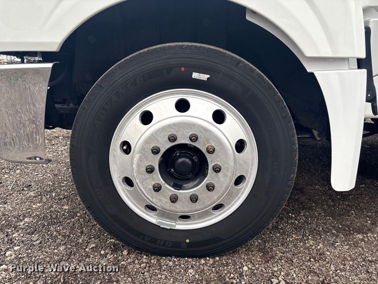 image for item EG8933 2014 International TerraStar box truck