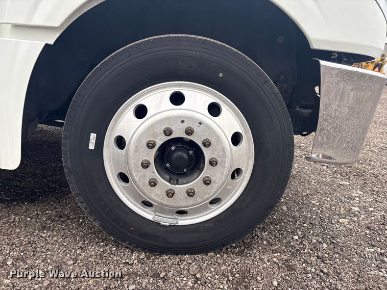 image for item EG8933 2014 International TerraStar box truck