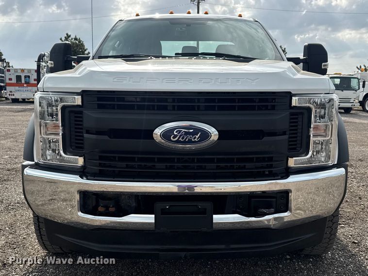 image for item EG8995 2019 Ford F550 Crew Cab truck cab and chassis