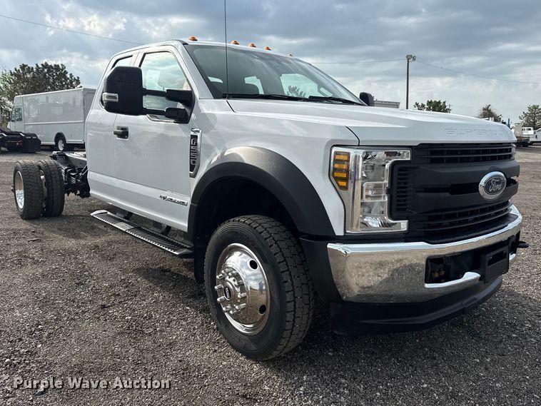 image for item EG8995 2019 Ford F550 Crew Cab truck cab and chassis