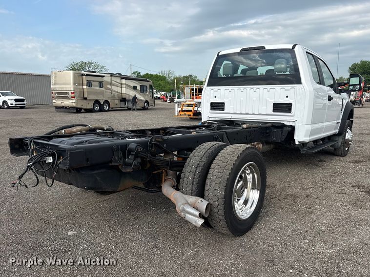 image for item EG8995 2019 Ford F550 Crew Cab truck cab and chassis