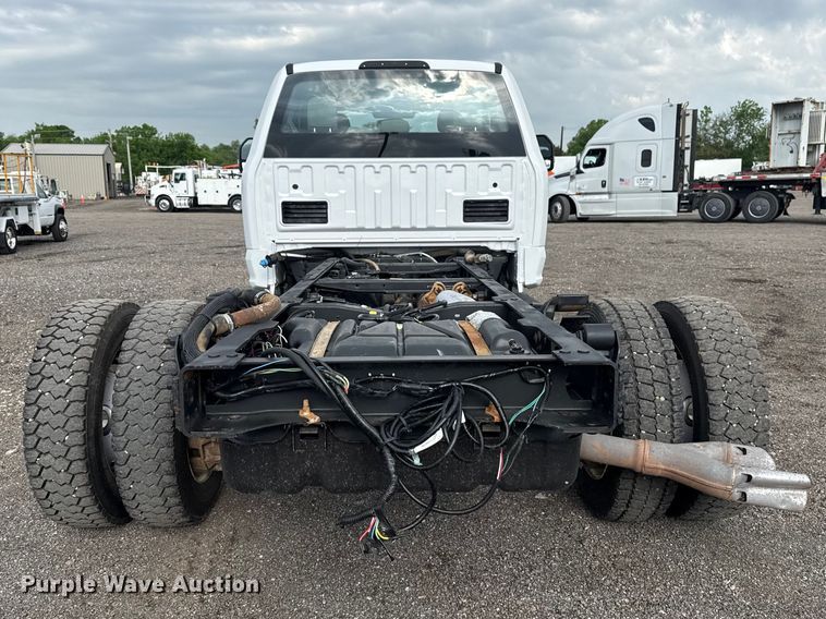 image for item EG8995 2019 Ford F550 Crew Cab truck cab and chassis