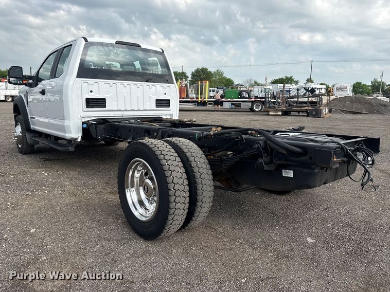 image for item EG8995 2019 Ford F550 Crew Cab truck cab and chassis