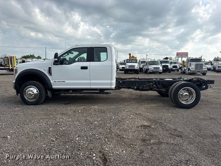 image for item EG8995 2019 Ford F550 Crew Cab truck cab and chassis