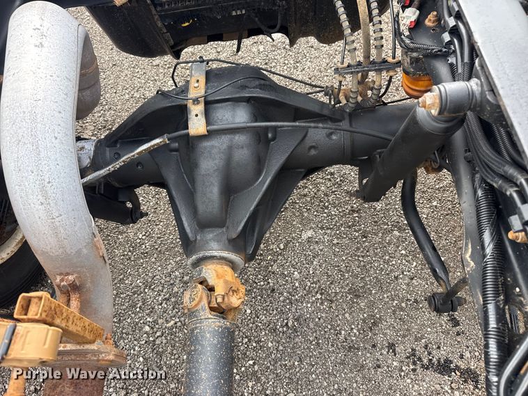 image for item EG8995 2019 Ford F550 Crew Cab truck cab and chassis