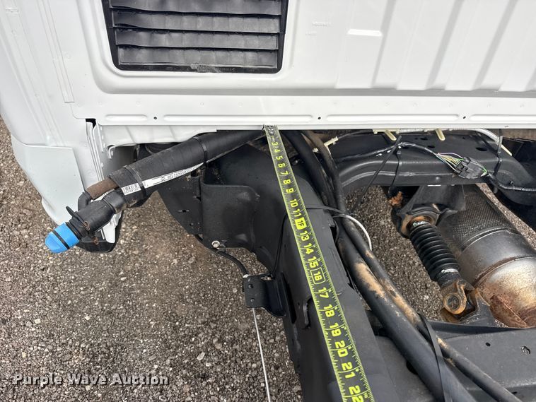 image for item EG8995 2019 Ford F550 Crew Cab truck cab and chassis