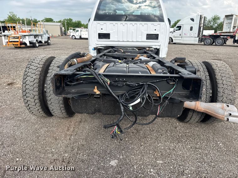 image for item EG8995 2019 Ford F550 Crew Cab truck cab and chassis