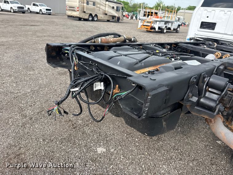 image for item EG8995 2019 Ford F550 Crew Cab truck cab and chassis