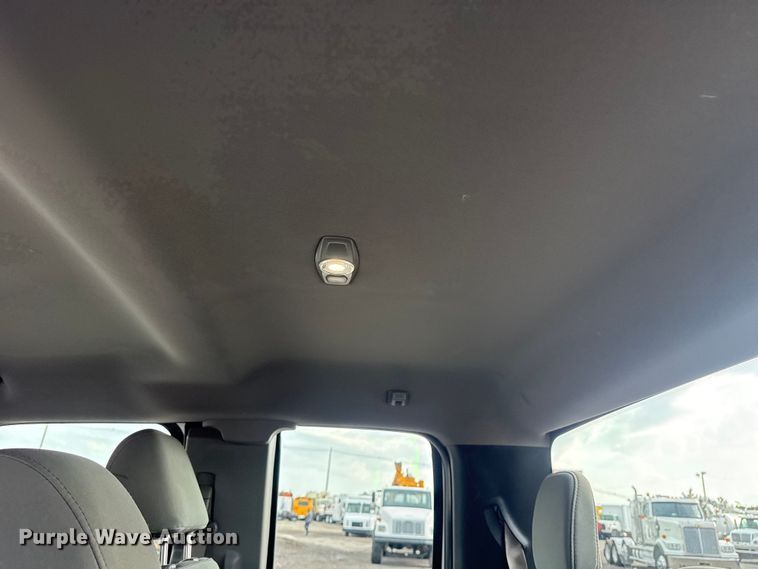 image for item EG8995 2019 Ford F550 Crew Cab truck cab and chassis