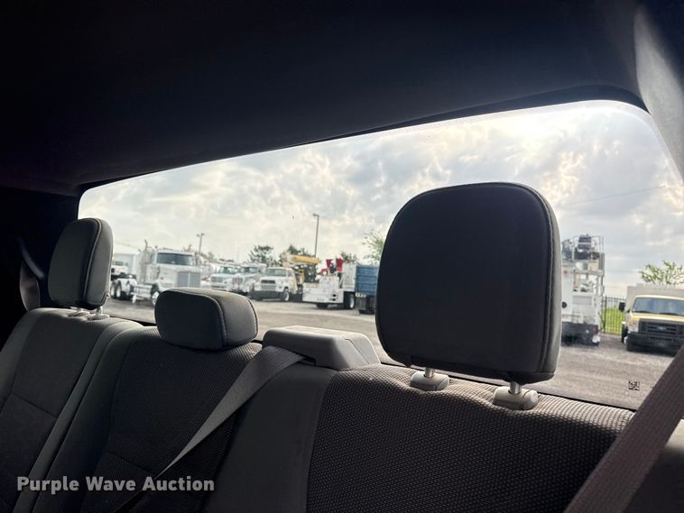 image for item EG8995 2019 Ford F550 Crew Cab truck cab and chassis