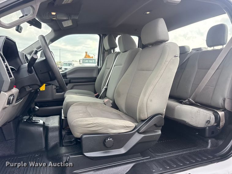 image for item EG8995 2019 Ford F550 Crew Cab truck cab and chassis