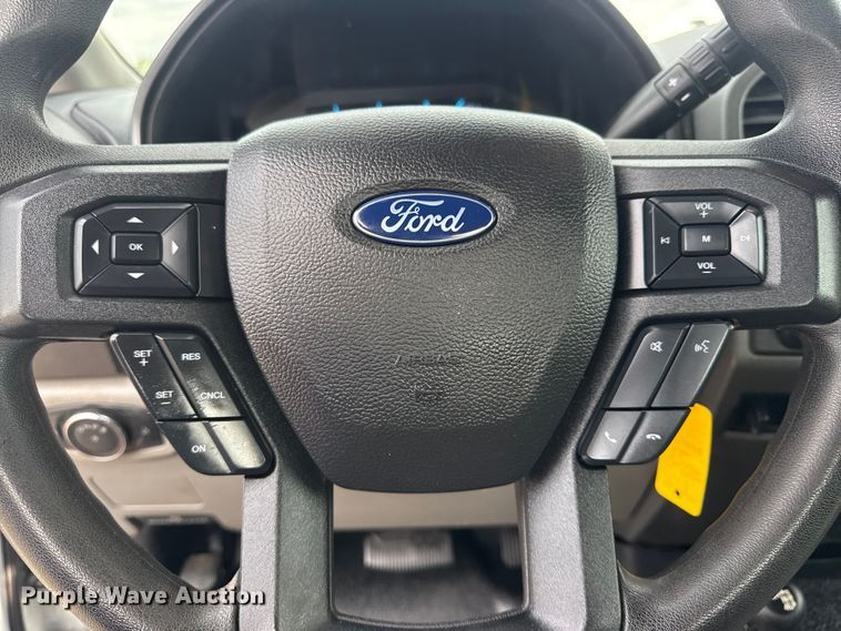 image for item EG8995 2019 Ford F550 Crew Cab truck cab and chassis