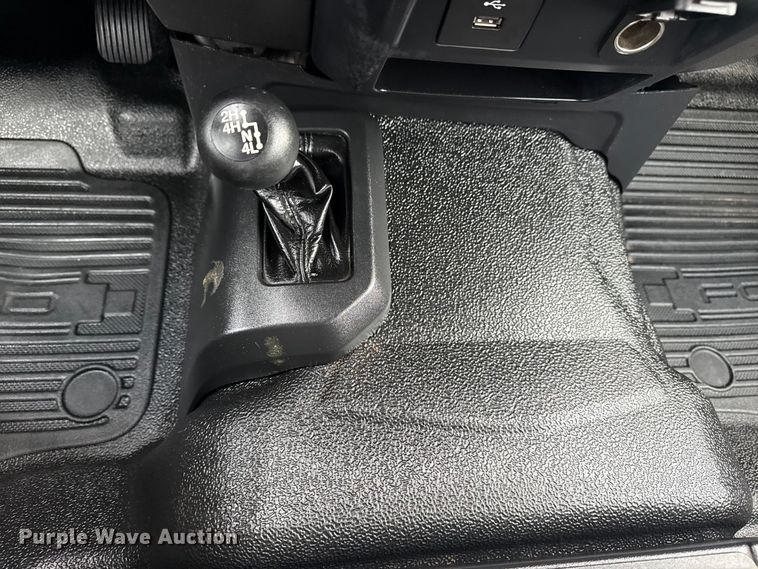 image for item EG8995 2019 Ford F550 Crew Cab truck cab and chassis