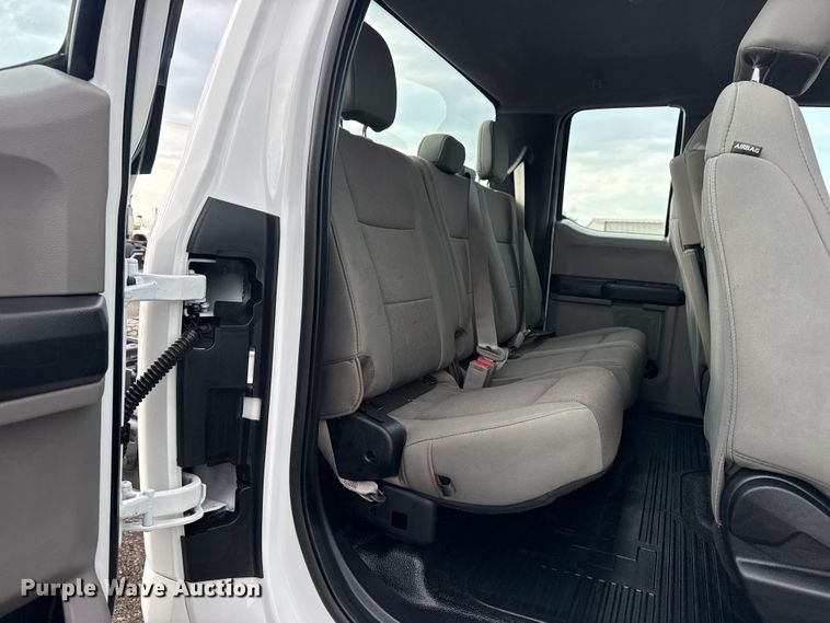 image for item EG8995 2019 Ford F550 Crew Cab truck cab and chassis