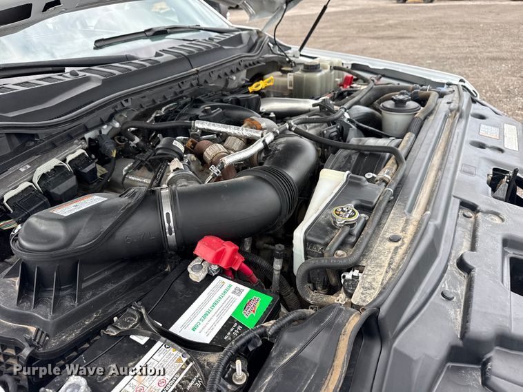 image for item EG8995 2019 Ford F550 Crew Cab truck cab and chassis