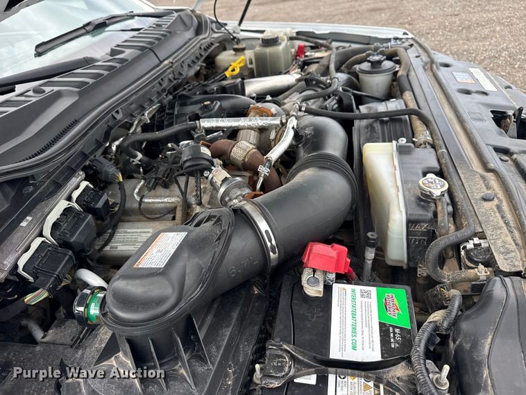 image for item EG8995 2019 Ford F550 Crew Cab truck cab and chassis