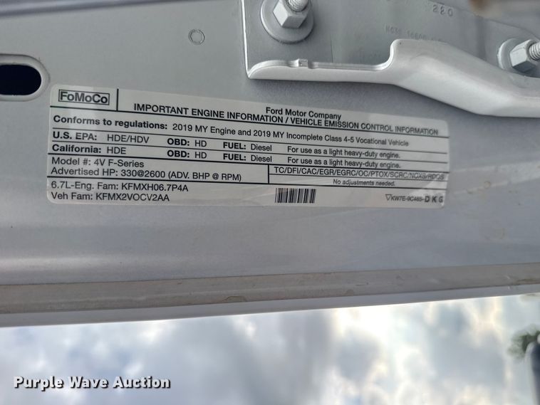 image for item EG8995 2019 Ford F550 Crew Cab truck cab and chassis