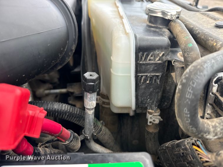 image for item EG8995 2019 Ford F550 Crew Cab truck cab and chassis