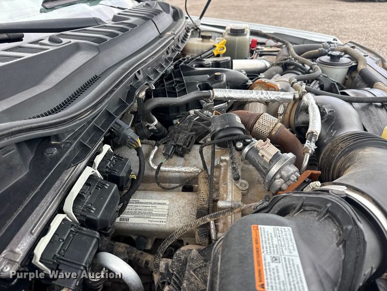 image for item EG8995 2019 Ford F550 Crew Cab truck cab and chassis