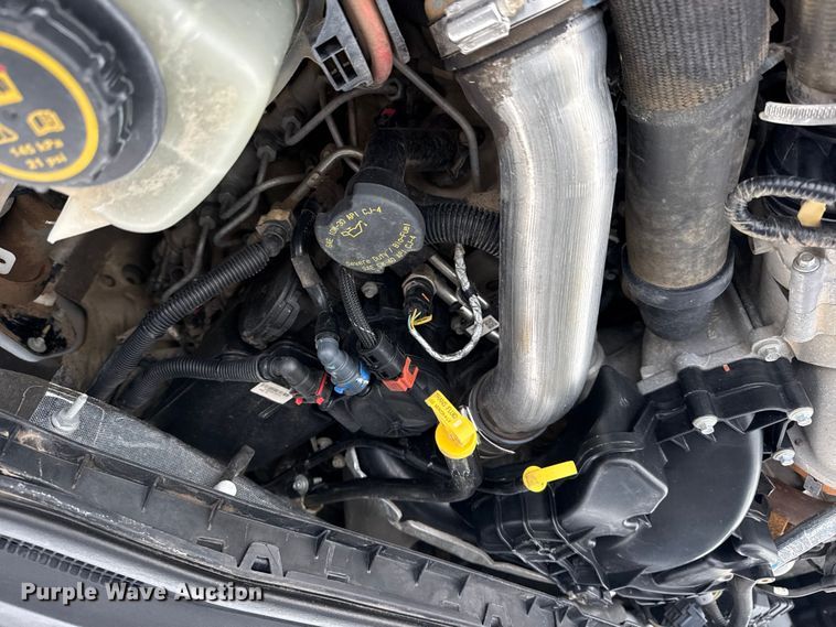 image for item EG8995 2019 Ford F550 Crew Cab truck cab and chassis