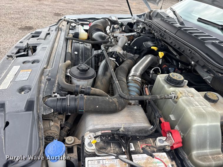 image for item EG8995 2019 Ford F550 Crew Cab truck cab and chassis