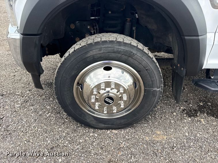 image for item EG8995 2019 Ford F550 Crew Cab truck cab and chassis