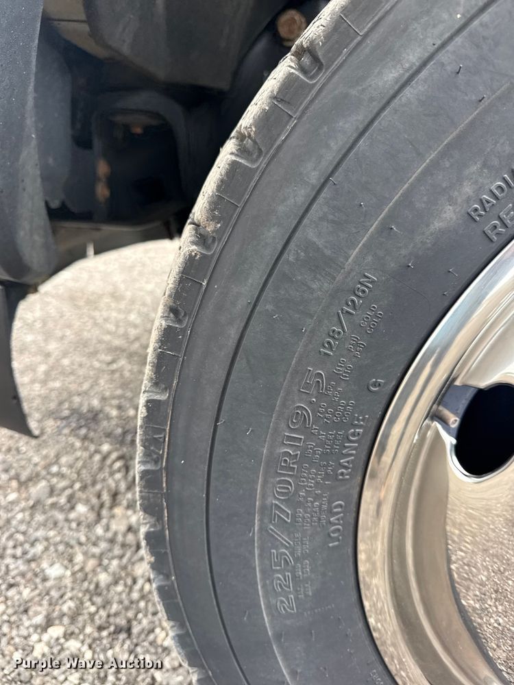 image for item EG8995 2019 Ford F550 Crew Cab truck cab and chassis