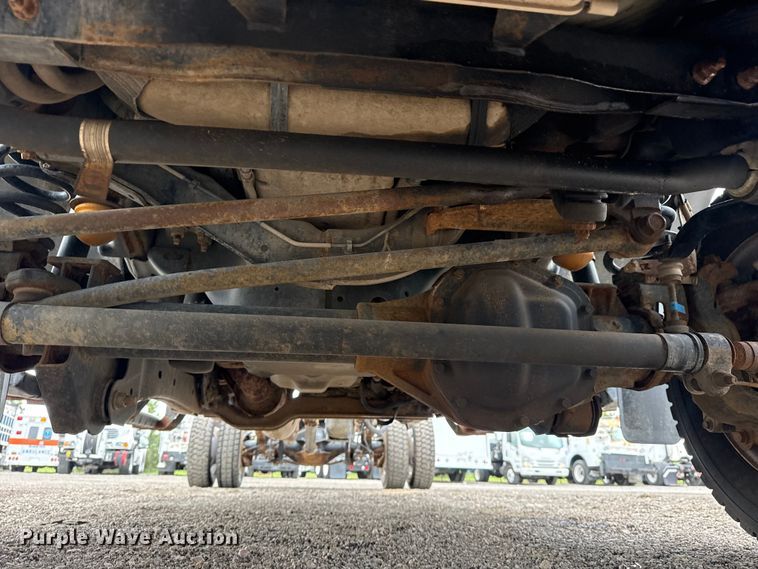 image for item EG8995 2019 Ford F550 Crew Cab truck cab and chassis