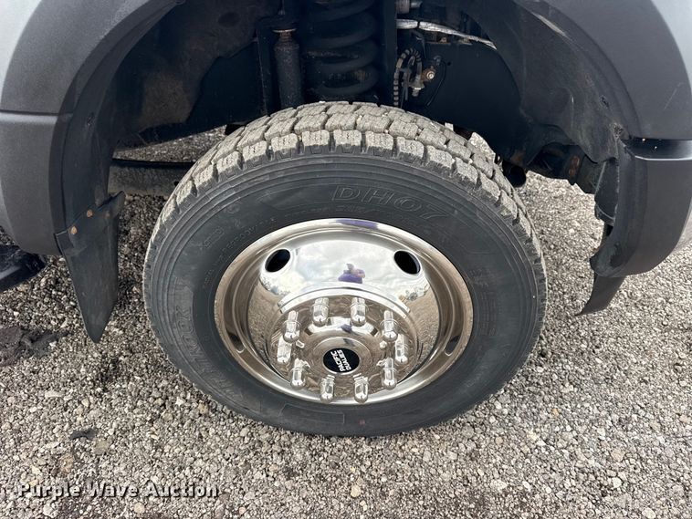 image for item EG8995 2019 Ford F550 Crew Cab truck cab and chassis