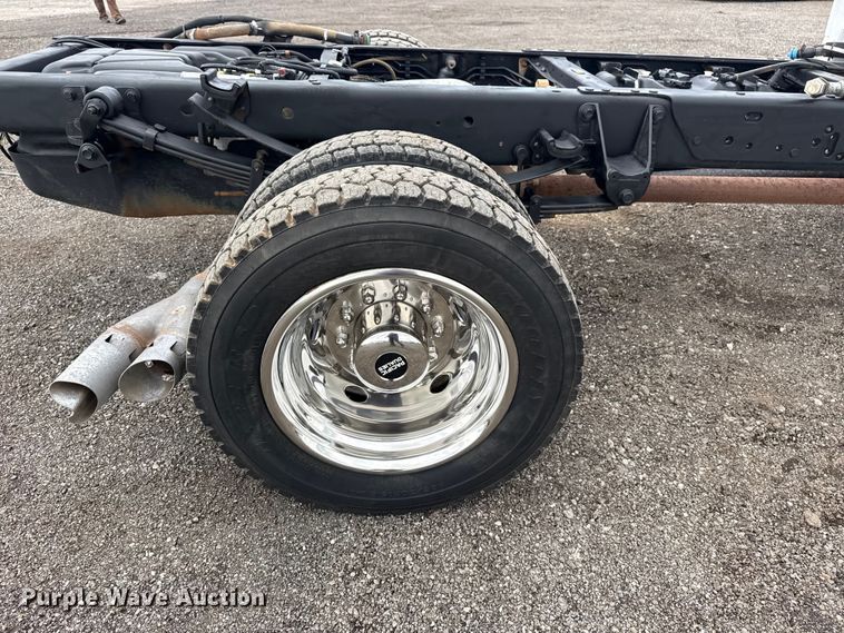 image for item EG8995 2019 Ford F550 Crew Cab truck cab and chassis