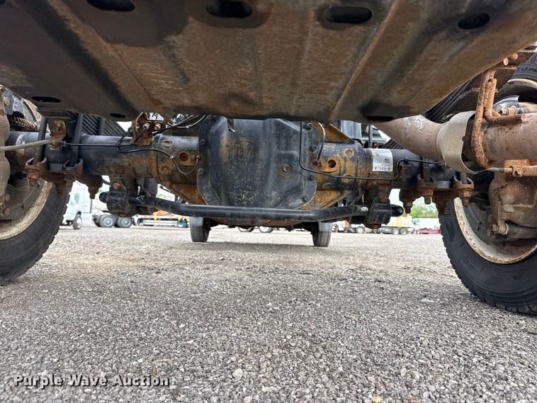 image for item EG8995 2019 Ford F550 Crew Cab truck cab and chassis