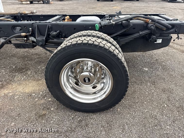 image for item EG8995 2019 Ford F550 Crew Cab truck cab and chassis