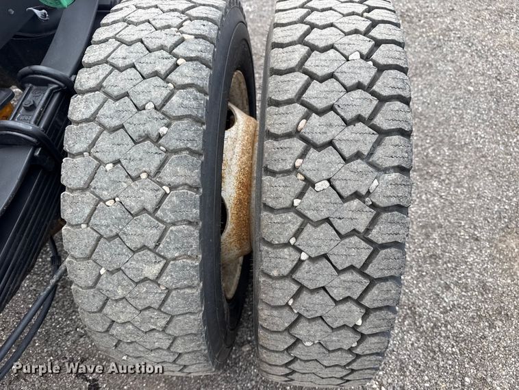 image for item EG8995 2019 Ford F550 Crew Cab truck cab and chassis