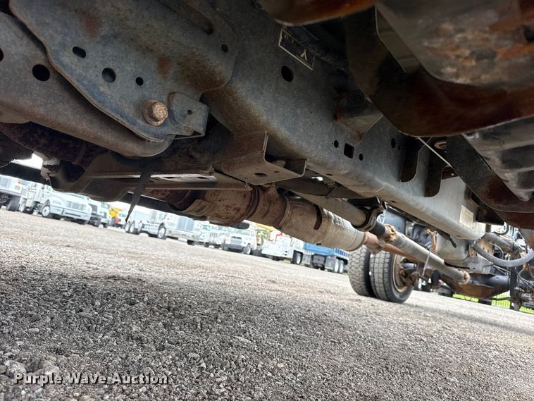 image for item EG8995 2019 Ford F550 Crew Cab truck cab and chassis