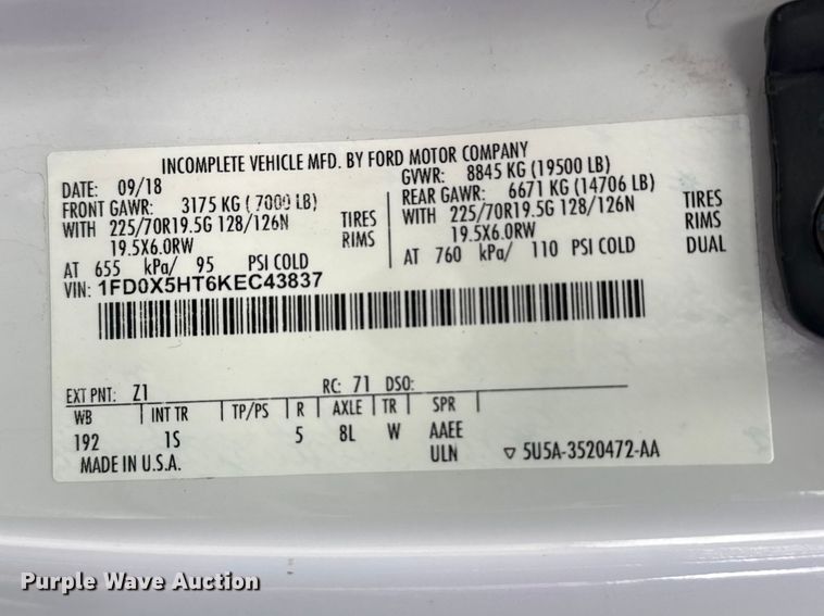 image for item EG8995 2019 Ford F550 Crew Cab truck cab and chassis