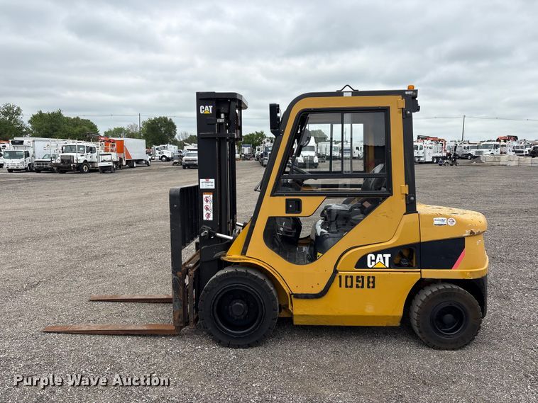 image for item EG9008 Caterpillar 2PD6000 forklift