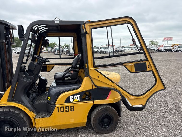 image for item EG9008 Caterpillar 2PD6000 forklift