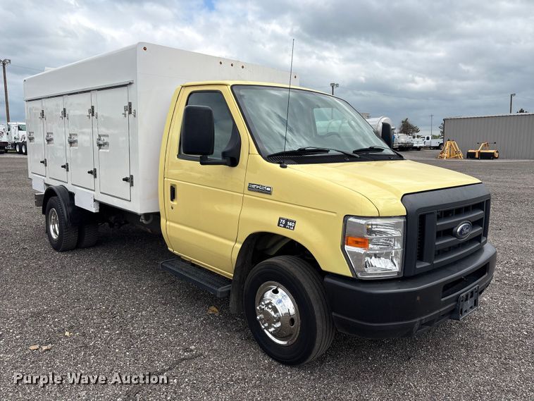 image for item EG9022 2019 Ford E450 Super Duty refrigerated delivery truck