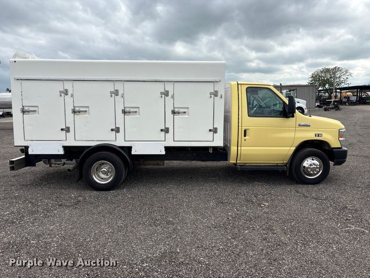 image for item EG9022 2019 Ford E450 Super Duty refrigerated delivery truck