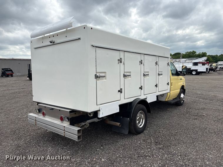 image for item EG9022 2019 Ford E450 Super Duty refrigerated delivery truck