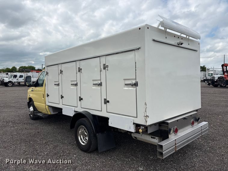 image for item EG9022 2019 Ford E450 Super Duty refrigerated delivery truck