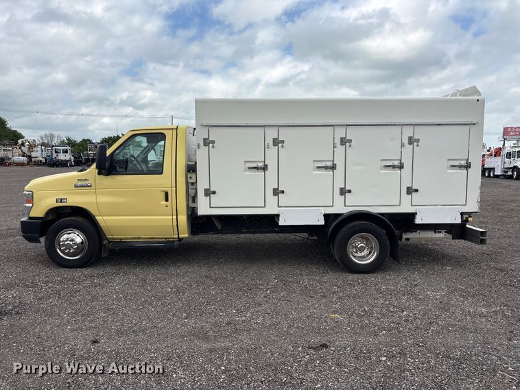 image for item EG9022 2019 Ford E450 Super Duty refrigerated delivery truck