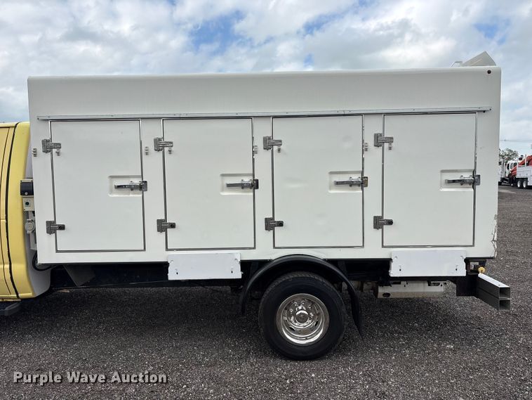 image for item EG9022 2019 Ford E450 Super Duty refrigerated delivery truck