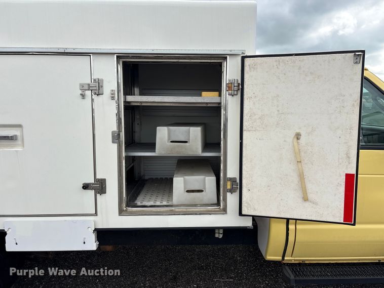 image for item EG9022 2019 Ford E450 Super Duty refrigerated delivery truck