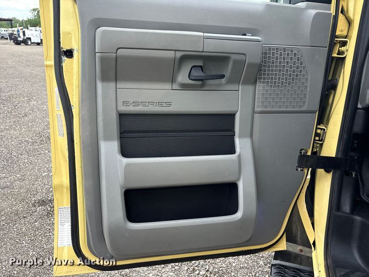 image for item EG9022 2019 Ford E450 Super Duty refrigerated delivery truck