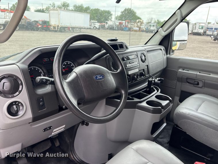 image for item EG9022 2019 Ford E450 Super Duty refrigerated delivery truck