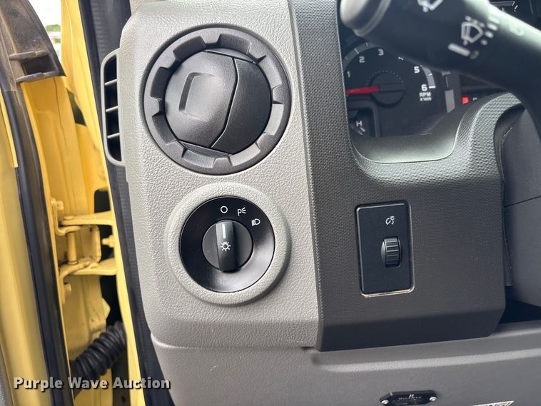image for item EG9022 2019 Ford E450 Super Duty refrigerated delivery truck
