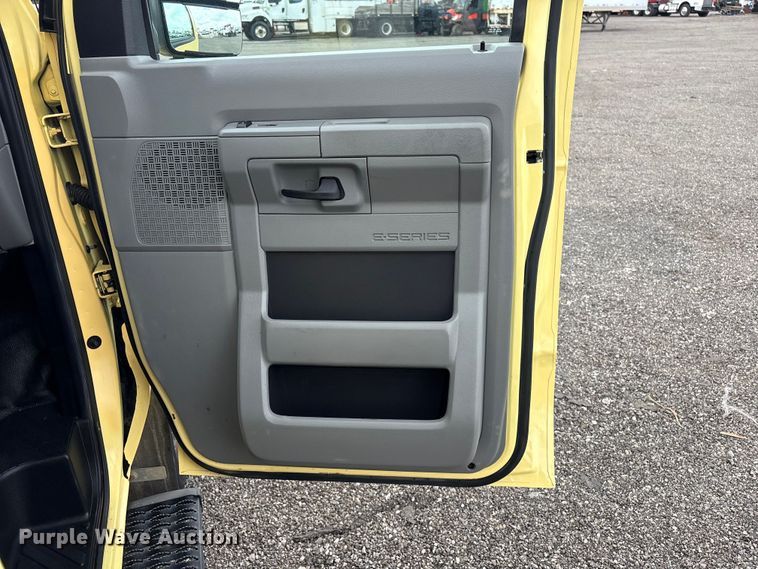image for item EG9022 2019 Ford E450 Super Duty refrigerated delivery truck