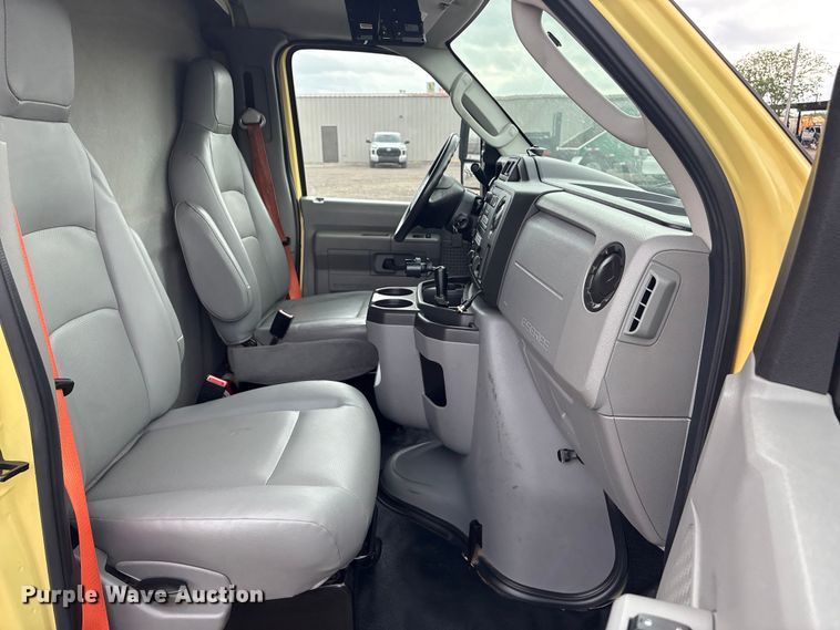 image for item EG9022 2019 Ford E450 Super Duty refrigerated delivery truck