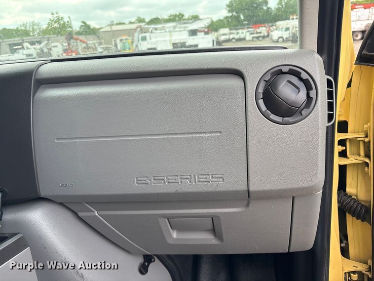 image for item EG9022 2019 Ford E450 Super Duty refrigerated delivery truck